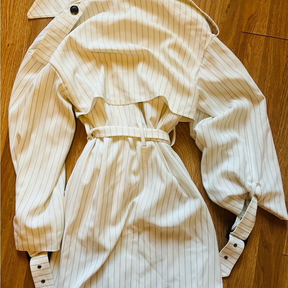 BCBG maxazria pinstripe white trench coat with belt black white aurora size M - Picture 10 of 12
